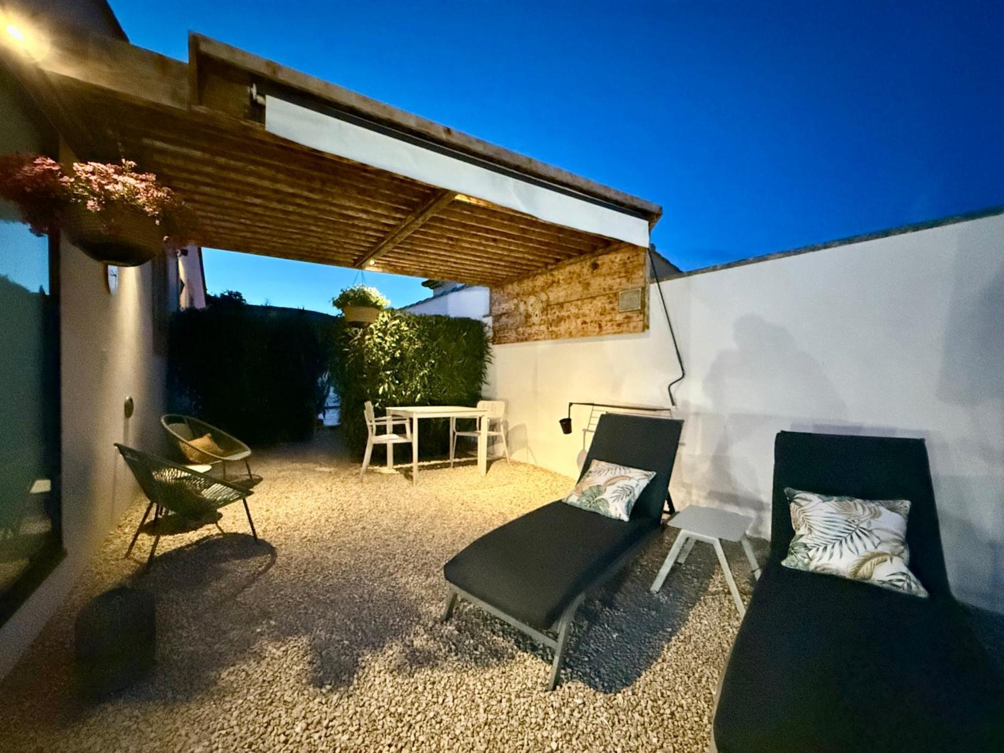 Une Nuit En Luberon Puyvert Екстер'єр фото